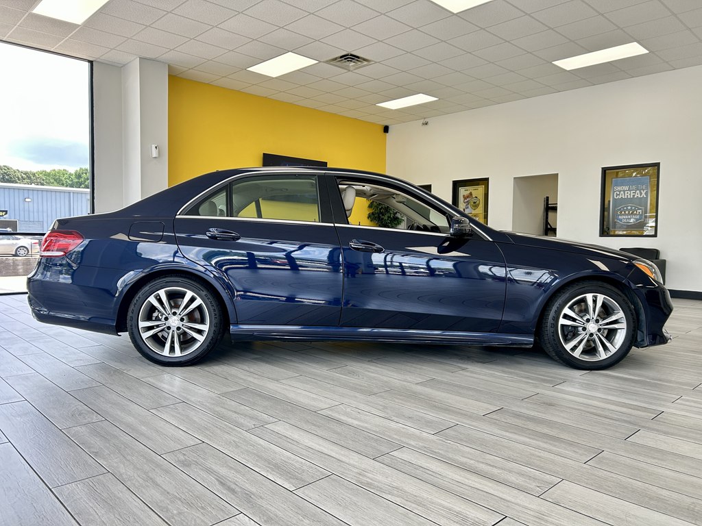 Photo 7 of this MERCEDES-BENZ E-CLASS