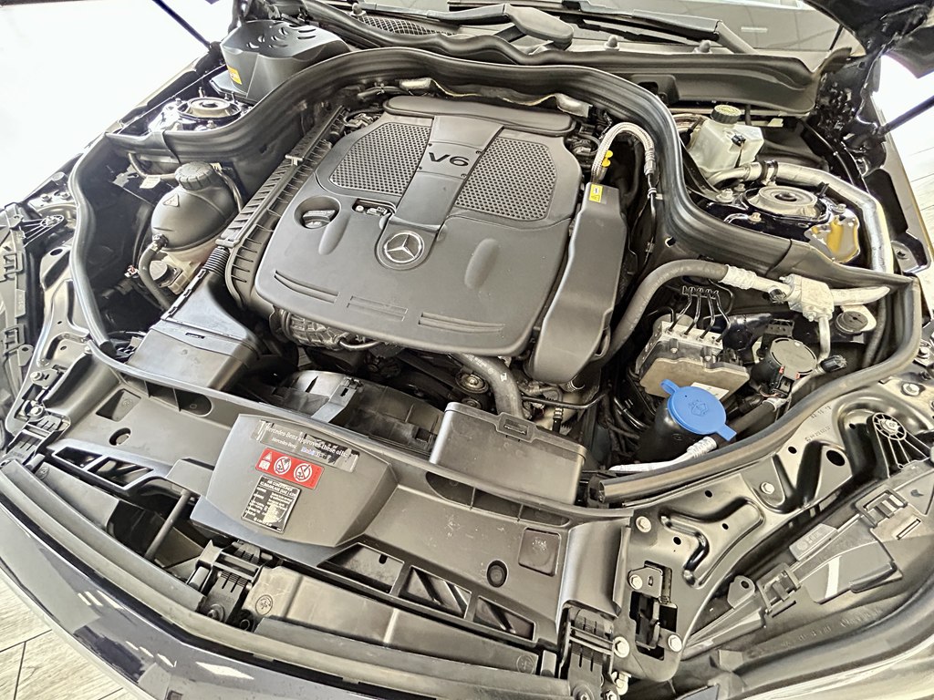 Photo 19 of this MERCEDES-BENZ E-CLASS