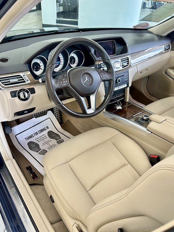 Photo 10 of this MERCEDES-BENZ E-CLASS