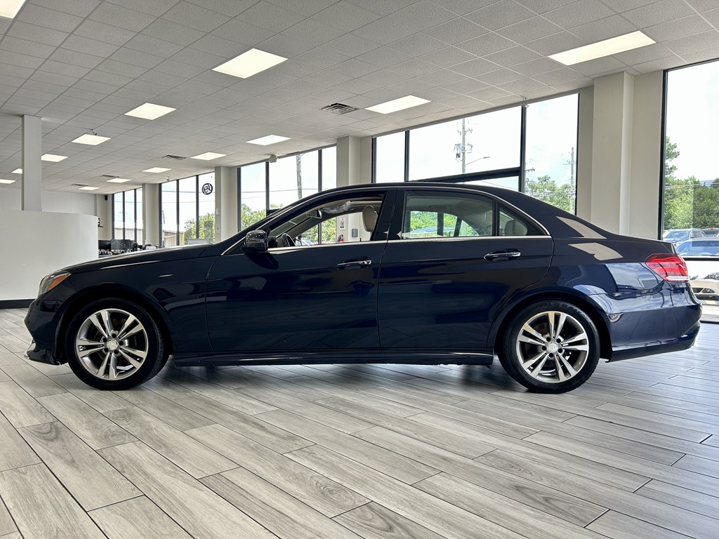Photo 5 of this MERCEDES-BENZ E-CLASS
