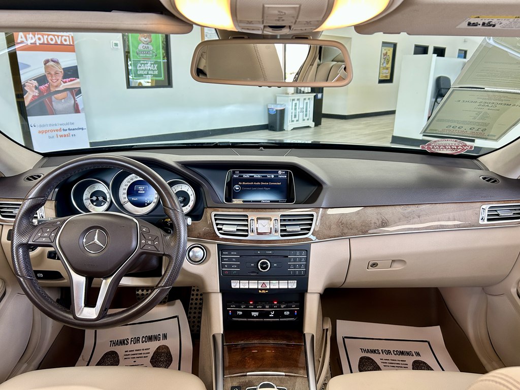 Photo 13 of this MERCEDES-BENZ E-CLASS