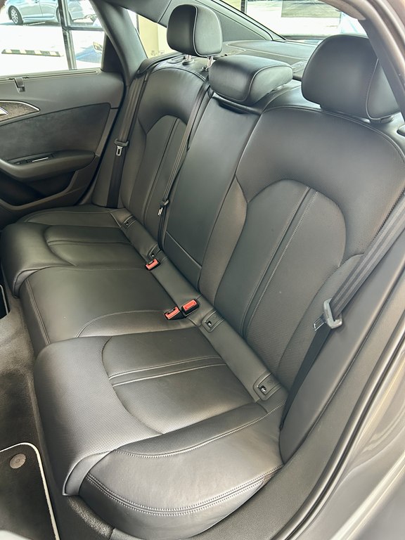 Photo 17 of this AUDI A6