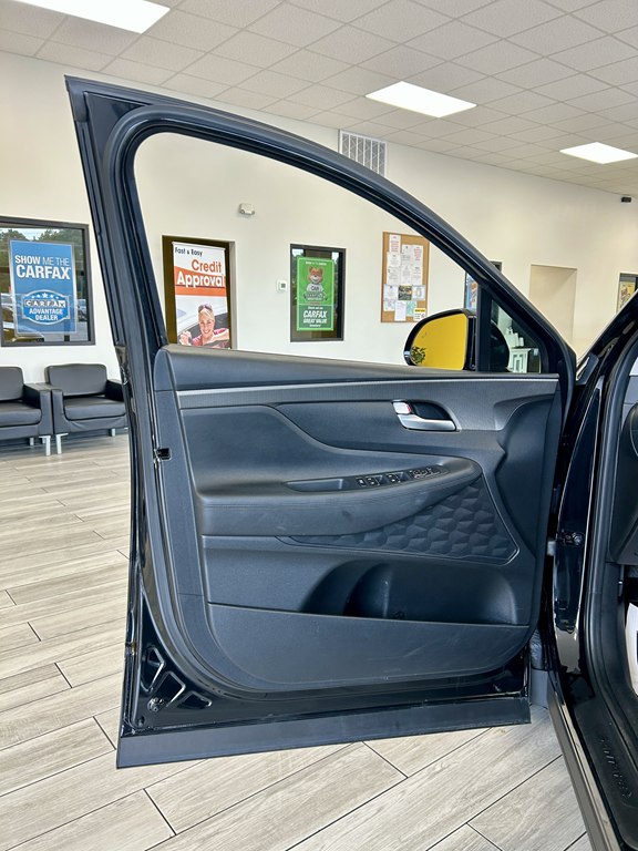 Photo 15 of this HYUNDAI SANTA FE