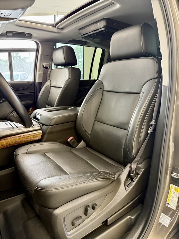Photo 14 of this CHEVROLET SUBURBAN