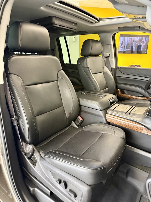 Photo 16 of this CHEVROLET SUBURBAN