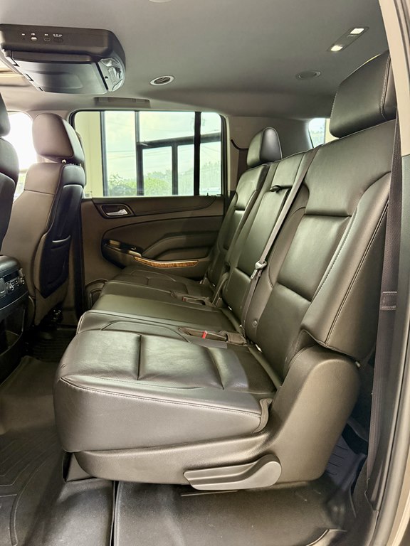 Photo 17 of this CHEVROLET SUBURBAN