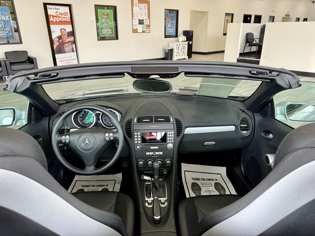 Photo 10 of this MERCEDES-BENZ SLK