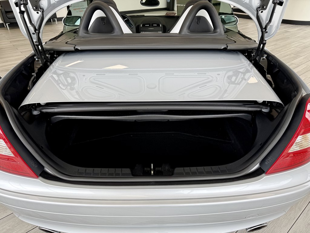 Photo 9 of this MERCEDES-BENZ SLK