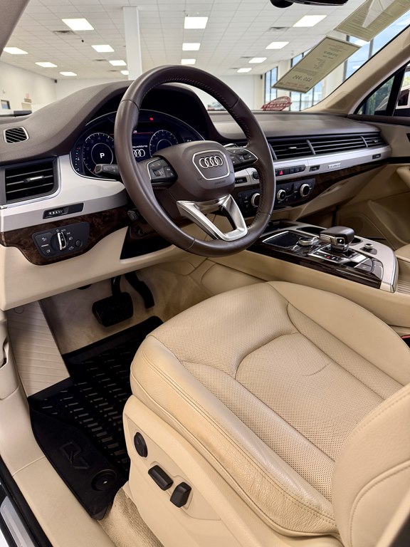Photo 13 of this AUDI Q7