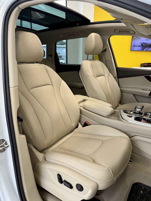 Photo 16 of this AUDI Q7