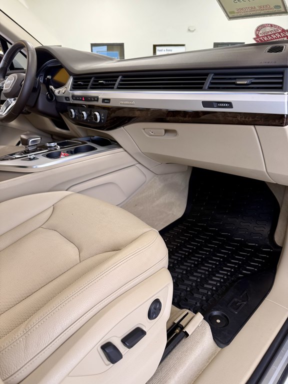 Photo 12 of this AUDI Q7