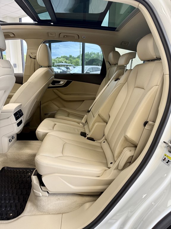 Photo 17 of this AUDI Q7