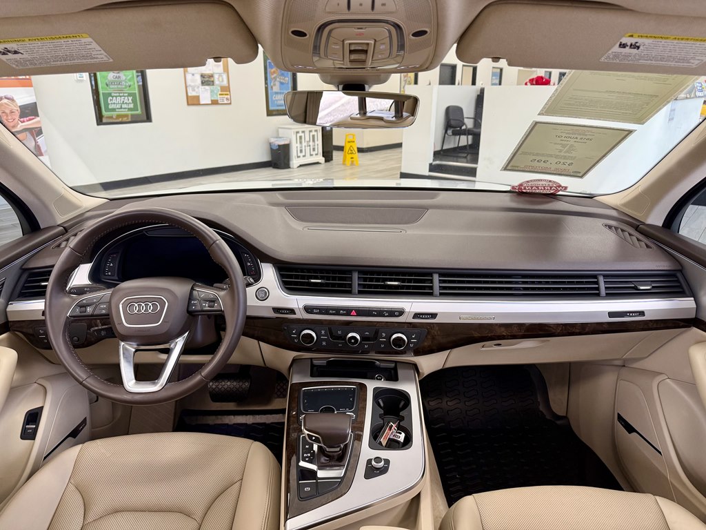 Photo 10 of this AUDI Q7