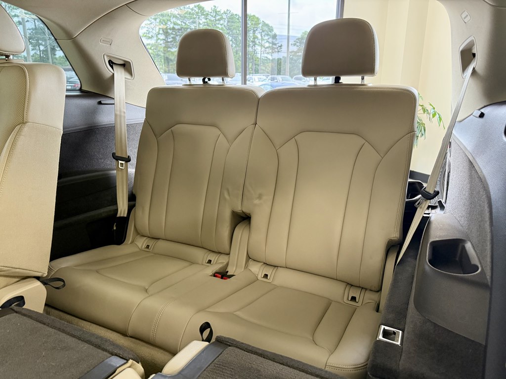 Photo 18 of this AUDI Q7