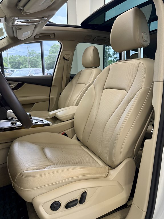 Photo 14 of this AUDI Q7
