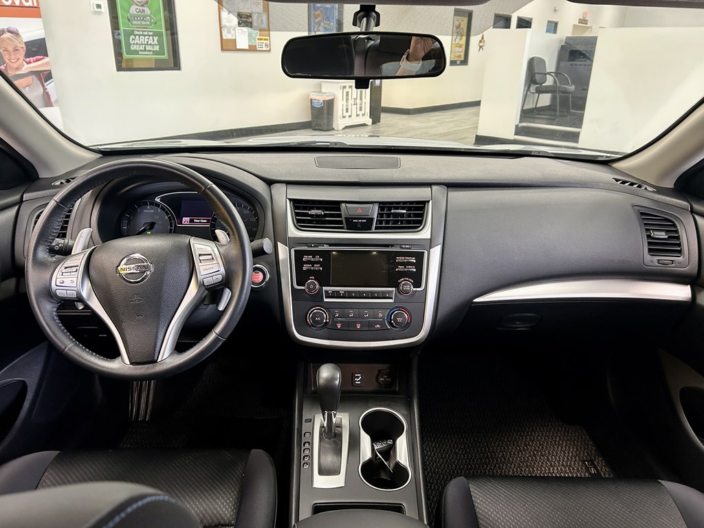 Photo 10 of this NISSAN ALTIMA