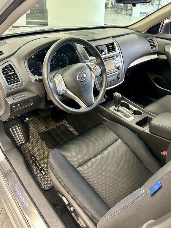 Photo 12 of this NISSAN ALTIMA