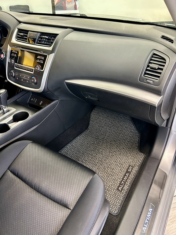 Photo 11 of this NISSAN ALTIMA