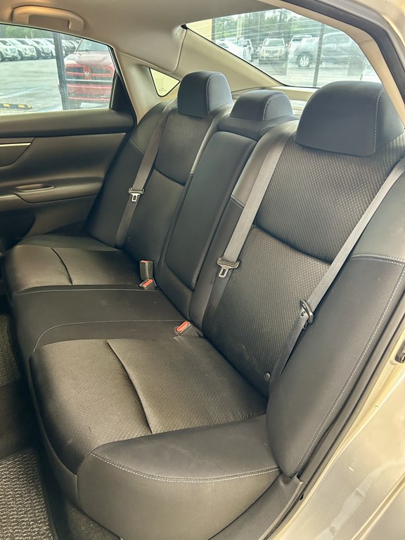 Photo 16 of this NISSAN ALTIMA