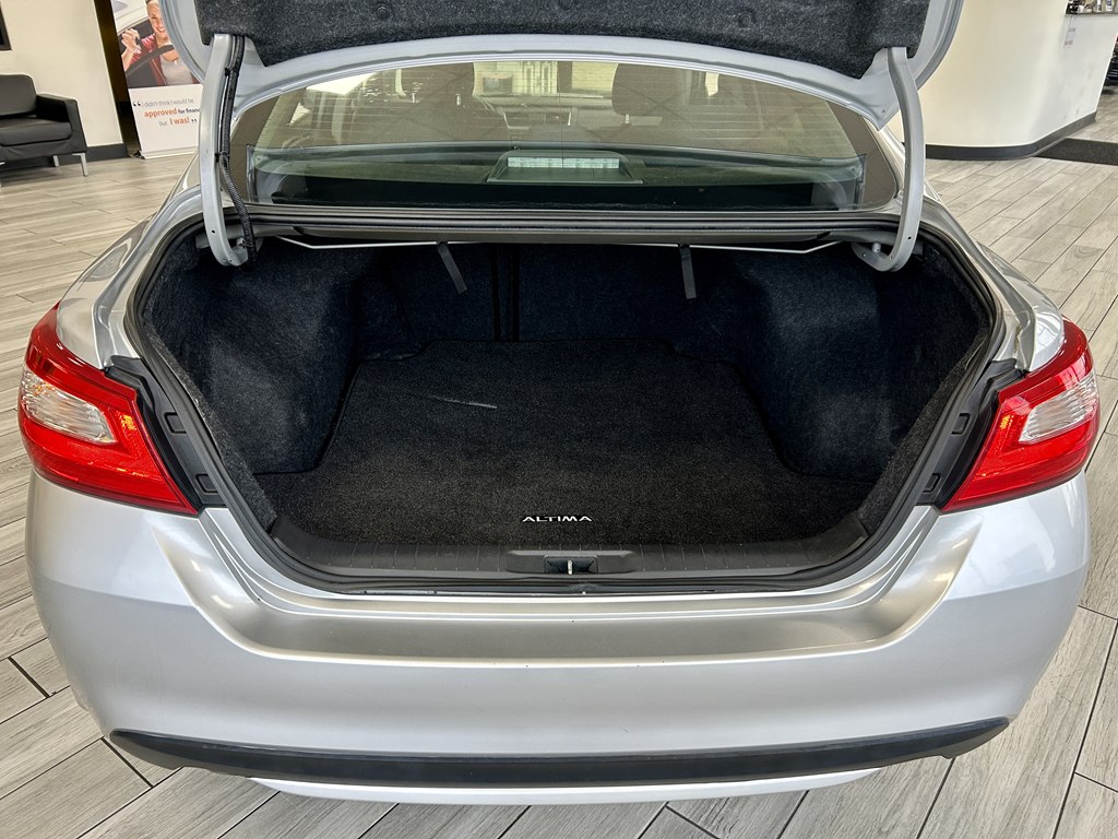 Photo 9 of this NISSAN ALTIMA