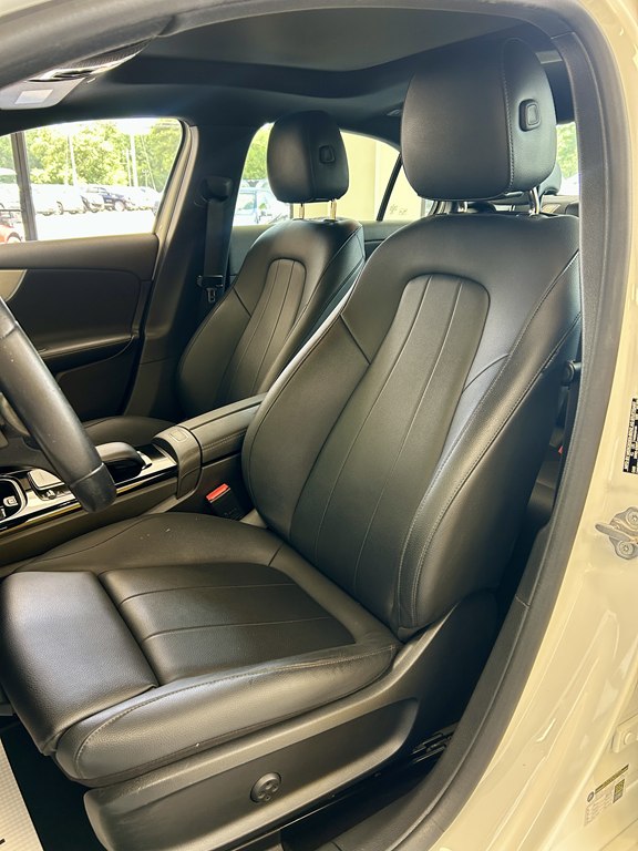 Photo 14 of this MERCEDES-BENZ A