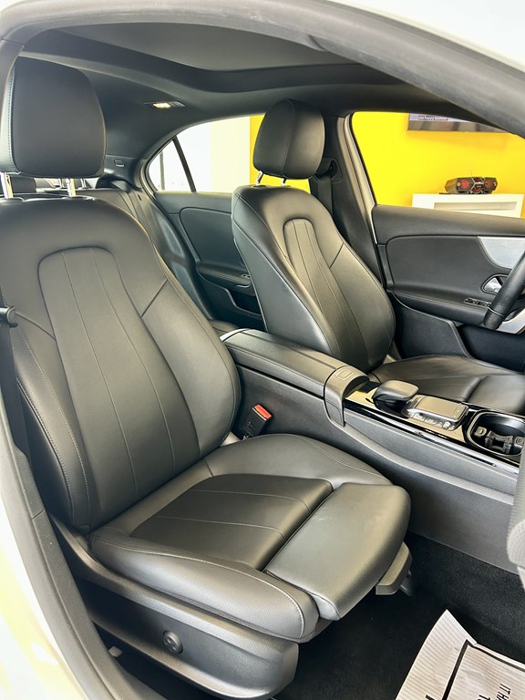 Photo 16 of this MERCEDES-BENZ A