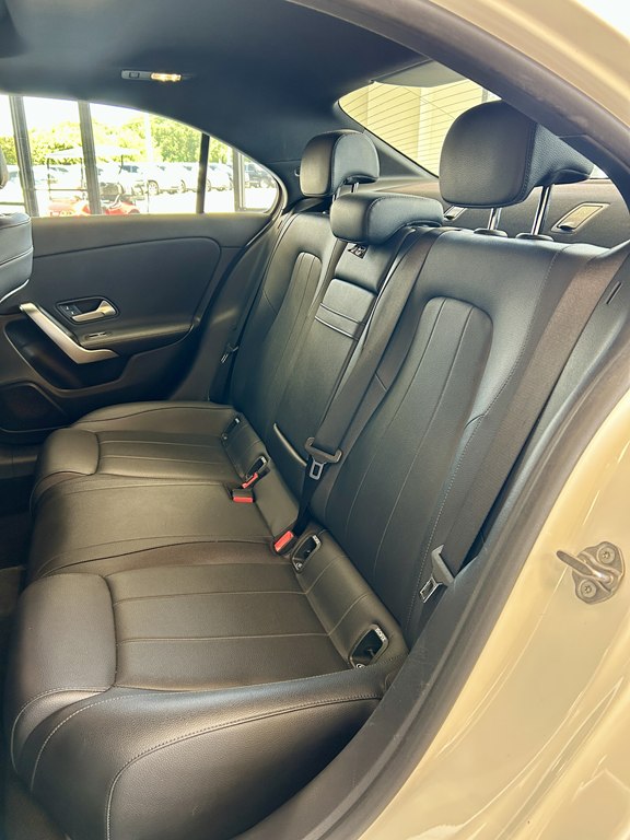 Photo 17 of this MERCEDES-BENZ A