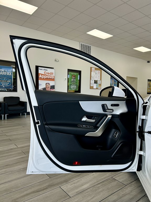Photo 15 of this MERCEDES-BENZ A
