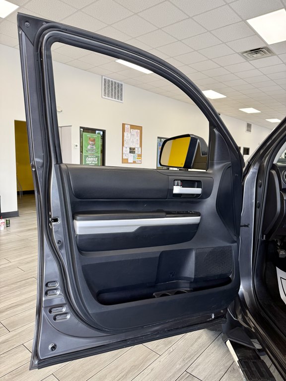 Photo 15 of this TOYOTA TUNDRA