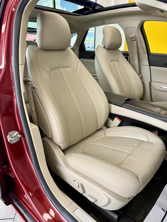 Photo 16 of this LINCOLN MKZ