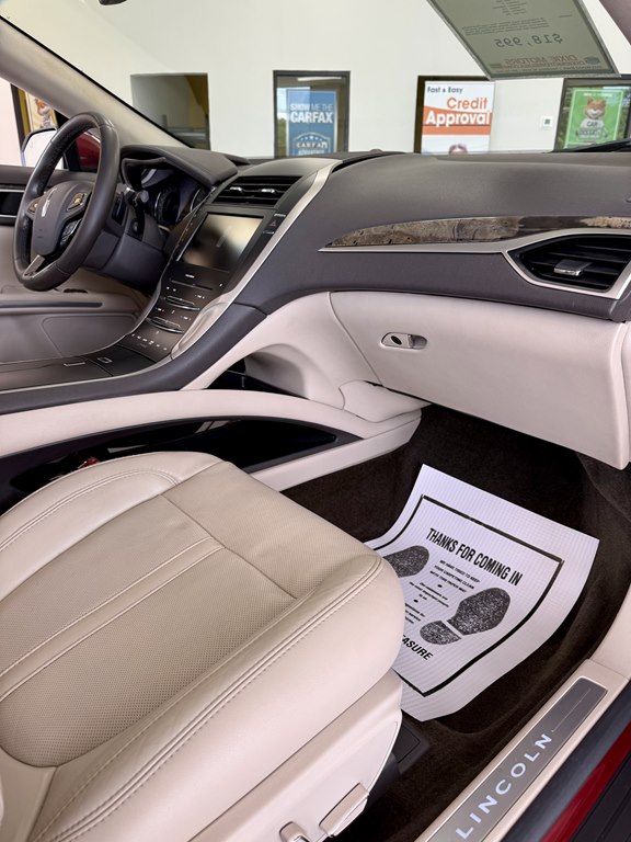 Photo 12 of this LINCOLN MKZ