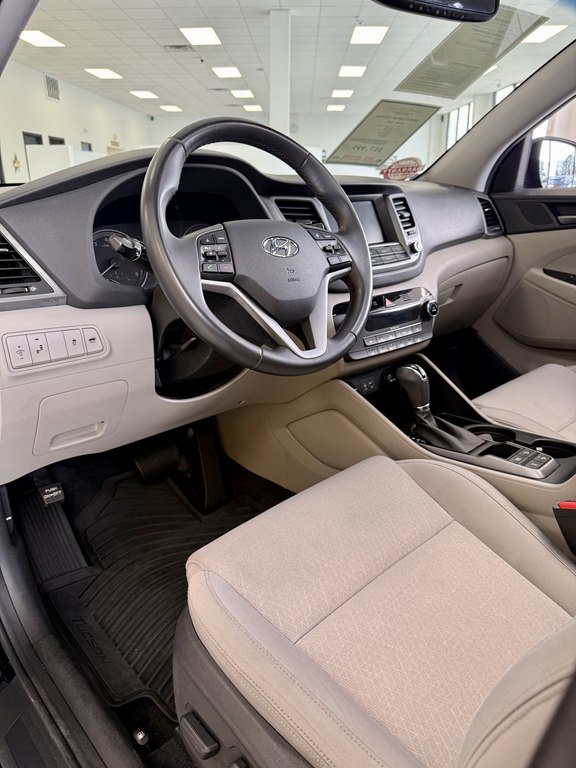 Photo 12 of this HYUNDAI TUCSON