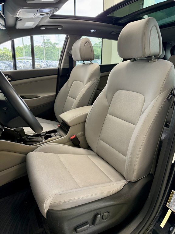 Photo 13 of this HYUNDAI TUCSON
