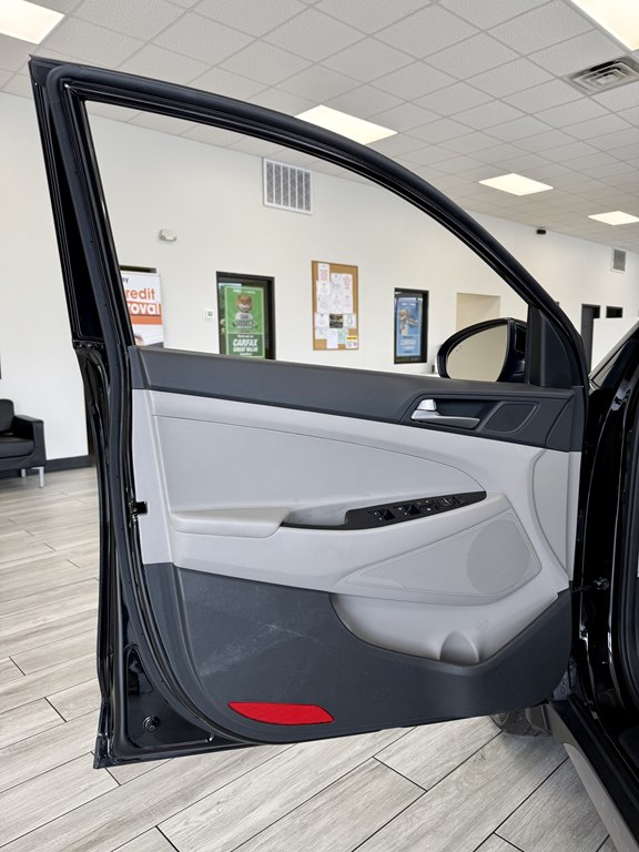 Photo 16 of this HYUNDAI TUCSON