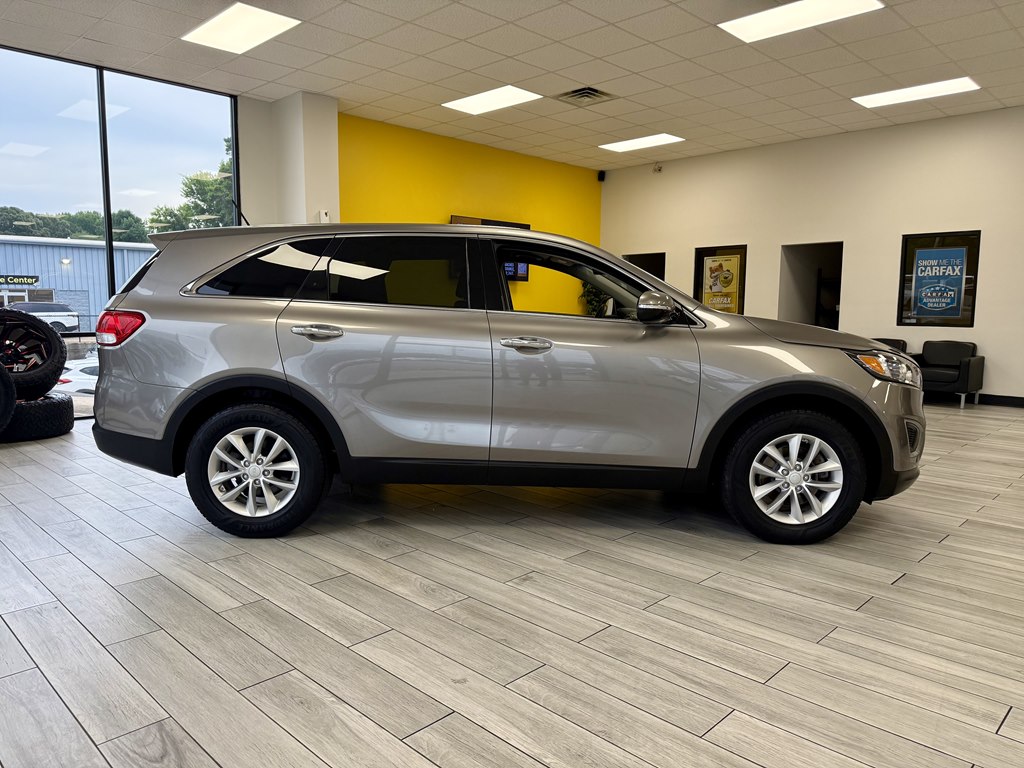 Photo 5 of this KIA SORENTO