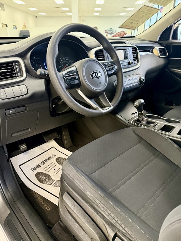 Photo 13 of this KIA SORENTO