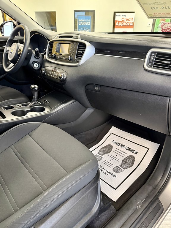 Photo 12 of this KIA SORENTO