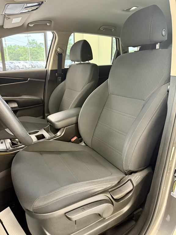 Photo 14 of this KIA SORENTO