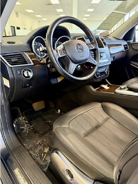 Photo 13 of this MERCEDES-BENZ GL