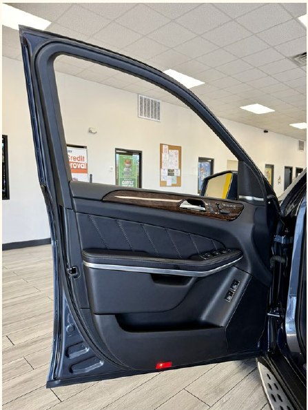 Photo 15 of this MERCEDES-BENZ GL