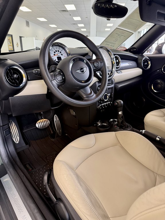 Photo 12 of this MINI COOPER COUPE