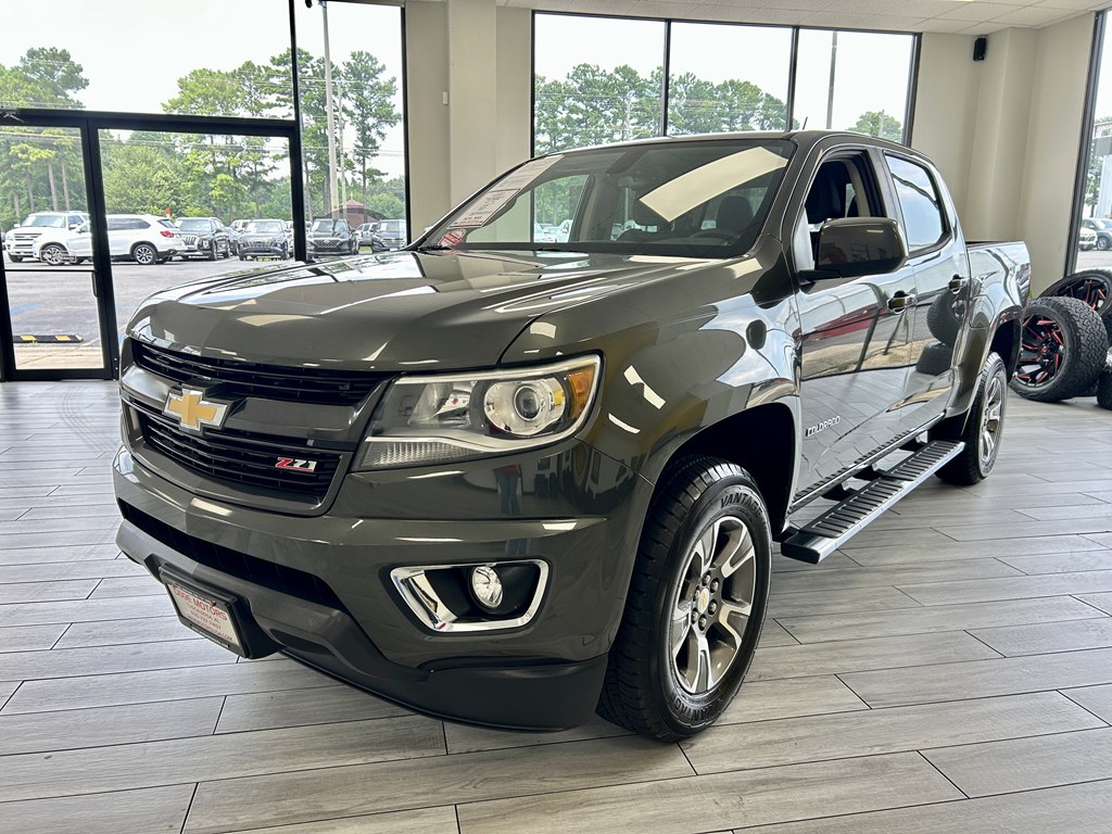 Photo 3 of this CHEVROLET COLORADO