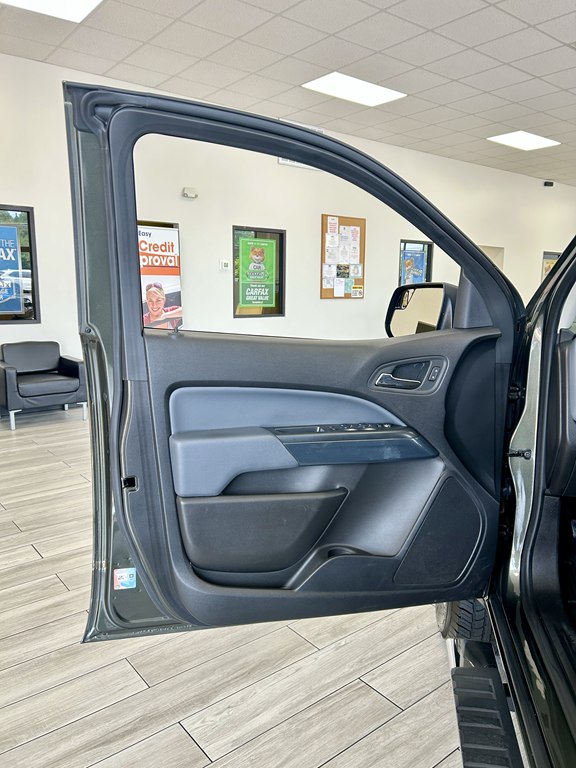 Photo 14 of this CHEVROLET COLORADO