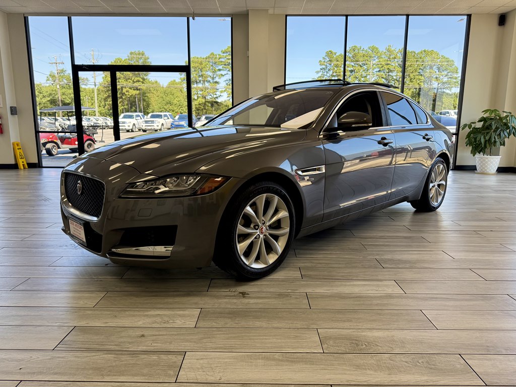 Photo 3 of this JAGUAR XF
