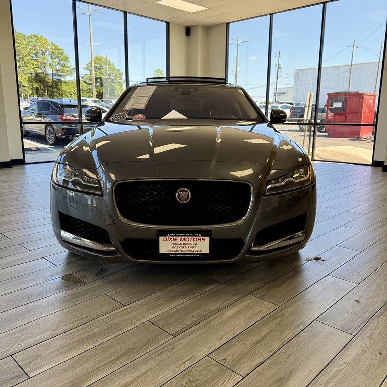 Photo 2 of this JAGUAR XF