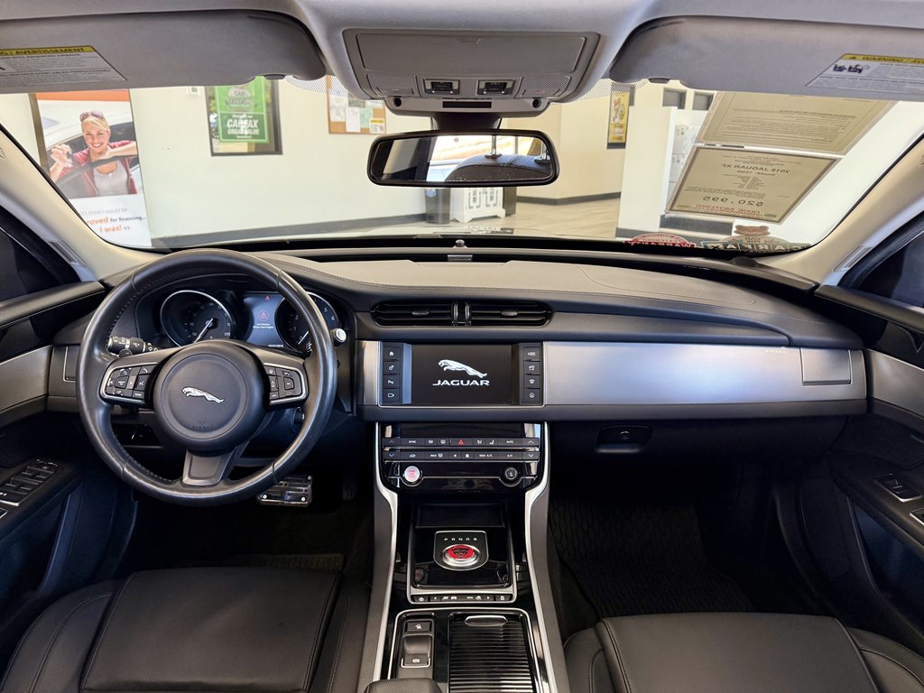 Photo 10 of this JAGUAR XF