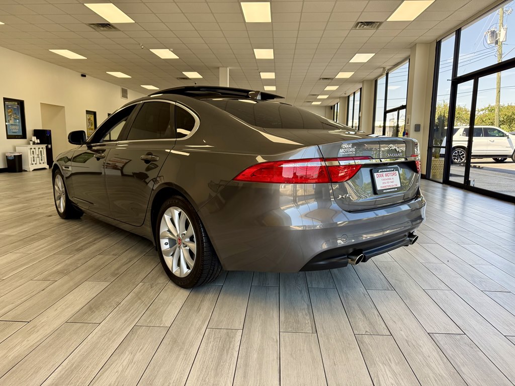 Photo 7 of this JAGUAR XF