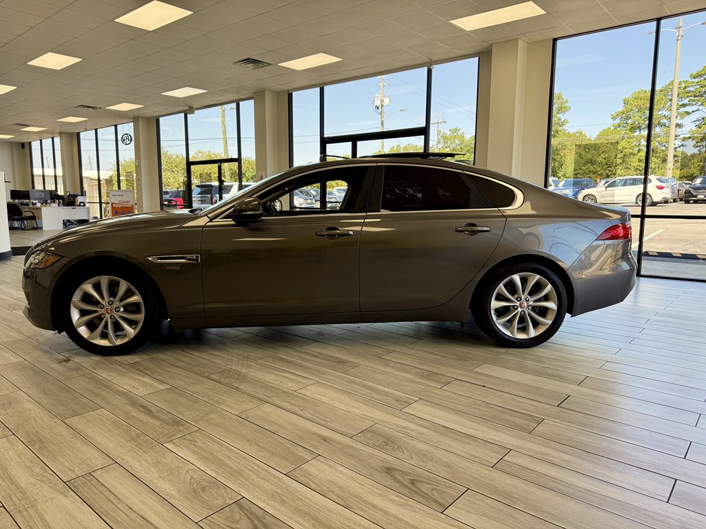 Photo 4 of this JAGUAR XF