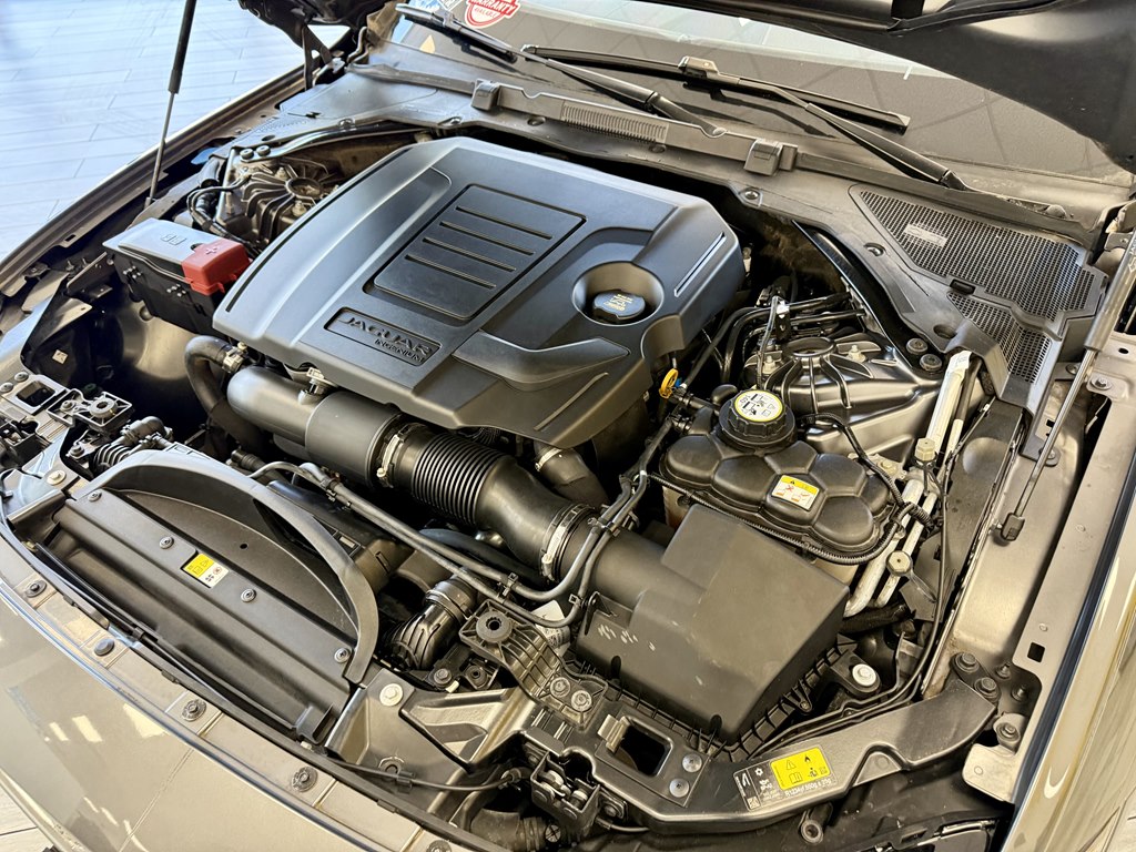 Photo 17 of this JAGUAR XF