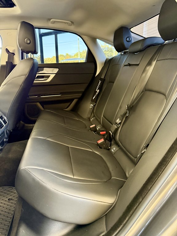 Photo 16 of this JAGUAR XF